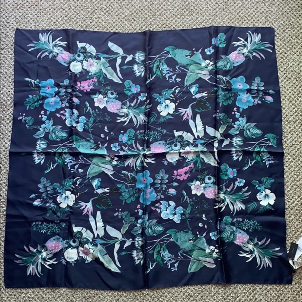 100% Silk Floral Scarf NWT Banana Republic